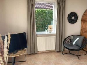 Spacious Stay Near the Sea