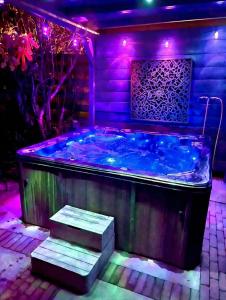 1001 Nights Luxury Spa Oasis with jacuzzi sauna and garden near Amsterdam