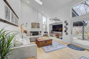Casa Pine and Oak