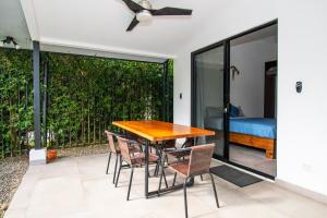 Villa Luna, Central, Walk to Beach Restaurants, With Pool!