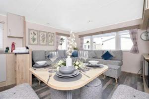 Stylish Caravan Haven Seton Sands only 25min to Edinburgh
