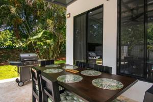 Villa Monty, Charming Villa, 5 min walk to Marino Ballena Beach