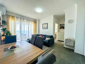 206 Aura Marine Bay View Apartment