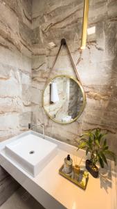 Conforto e estilo em um ambiente moderno e harmonioso