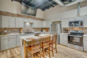 Explore Dtwn Burkburnett! Industrial Apt w Patio