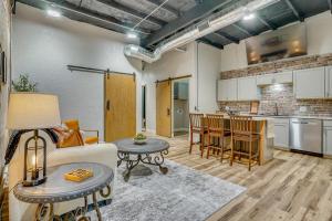Explore Dtwn Burkburnett! Industrial Apt w Patio