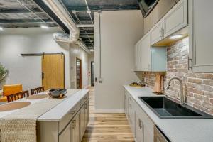 Explore Dtwn Burkburnett! Industrial Apt w Patio