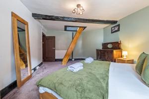 2BR House with WiFi - Sleeps 5 - Gloucester
