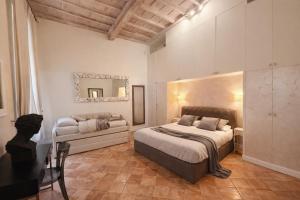 Luxury Apartment in Via dei Cartari Spacious, Elegant, Central Rome