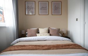 Balcony Apartment close to Canal Walk, perfect for Airport, NEC, Hs2, JLR, Resorts World, Contractors