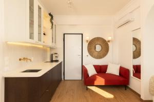 Rooftops of Athens-Studio with Jacuzzi & Sunset View