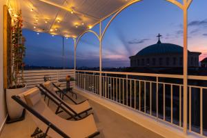 Rooftops of Athens-Studio with Jacuzzi & Sunset View