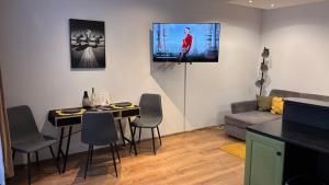 Elegant Escape apartment V - free parking, easy access to City Center