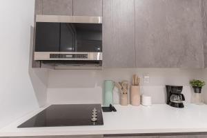 Bright Renovated Studio w WD Near NYC Transit