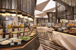 Almouj Luxury Apt I Opposite to Kempinski & VOCO I 5 Min Walk to Beach I Muscat Oman