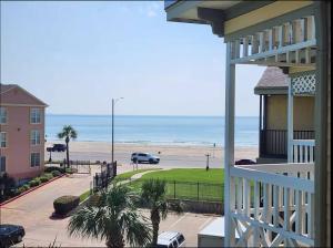 Ocean & Pool View - Top Floor - 2 Pools - Hot Tub - GYM - Tennis ct - SS03