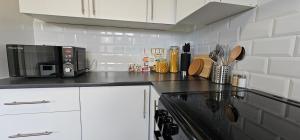 Cozy 2BR Flat,Travellers,Contractors Welcome,Free Parking