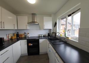 Spacious 2BR Flat,Travellers,Contractors Welcome,Free Parking