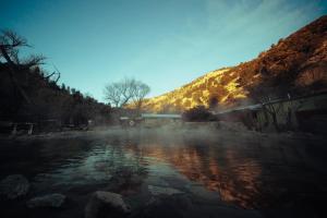 Cottonwood Hot Springs Inn & Spa