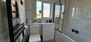 Spacious 2BR Flat,Travellers,Contractors Welcome,Free Parking