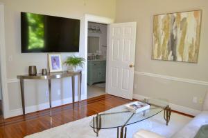 Crown Jewel of Napa, Stunning Villa by Downtown