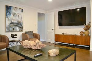 Crown Jewel of Napa, Stunning Villa by Downtown