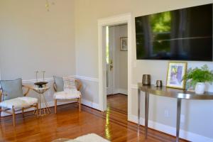 Crown Jewel of Napa, Stunning Villa by Downtown