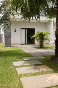Conforto e estilo em um ambiente moderno e harmonioso