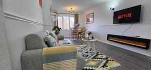 Cozy 2BR Flat,Travellers,Contractors Welcome,Free Parking