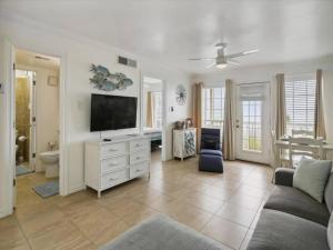 Ocean Front Condo - 3 Bdrms - Hot Tubs - 2 Pools - Gym - Tennis ct - SS2203