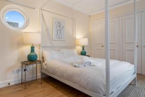 Prime Central London 3-Bed Penthouse with Patio