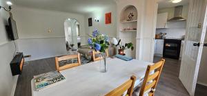 Cozy 2BR Flat,Travellers,Contractors Welcome,Free Parking