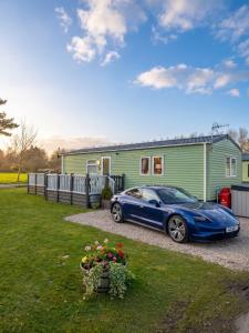 2 Bedroom Lakeview Lodge - Ensuite & Balcony Deck