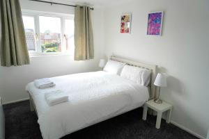 Spacious 2BR Flat,Travellers,Contractors Welcome,Free Parking