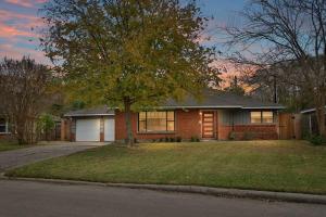 2min to NRG Med Cntr, Games Backyard | Sleeps 10