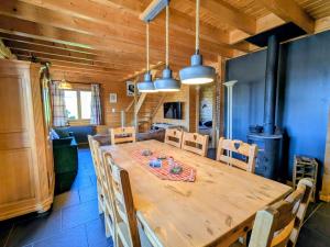 Chalet tout confort avec terrasse et poêle, animaux acceptés - FR-1-589-233