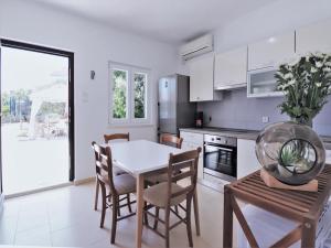 Apartment on iovo with Large Balcony