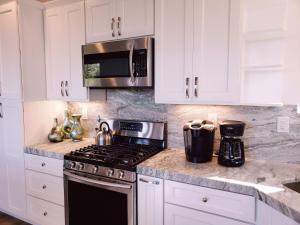 New, Modern Home with Playroom, Close to Beach