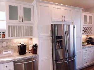 New, Modern Home with Playroom, Close to Beach