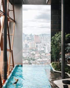 Skyline View Scarletz Suites KLCC near Petronas Towers by LENA