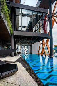 Skyline View Scarletz Suites KLCC near Petronas Towers by LENA