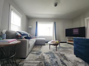 The Fairview - North of Boston Furnished Home