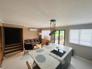 Volcano View Modern Retreat - Gated, AC, WiFi