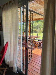 Casa con amplio deck y barbacoa en Punta Pinar