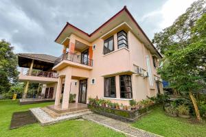 RedDoorz Casa Delray Syariah at Pantai Pelabuhan Ratu