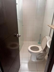 Hermoso apartasol en santafe de antioquia con aire acondicionado, a 3 cuadras del parque principal