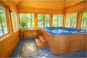 Bua Northwoods Chalet on the Peninsula