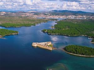 Apartment in ibenik by the Beach