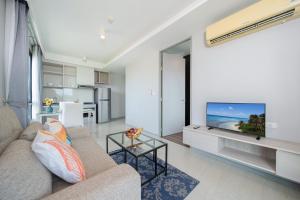 Surin Condo Walk to Beach with Rooftop Pool - C416