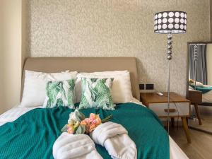 Modern 1BR at The One Walk 2 min to Central Mall